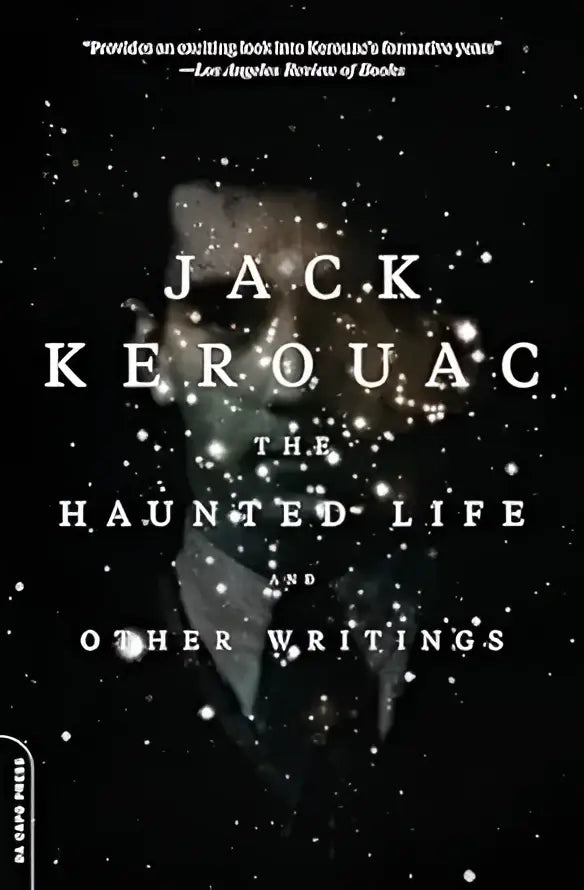 Zwart boek met spookachtig figuur en witte tekst jack kerouac the haunted life and other writings op sterrendek achtergrond