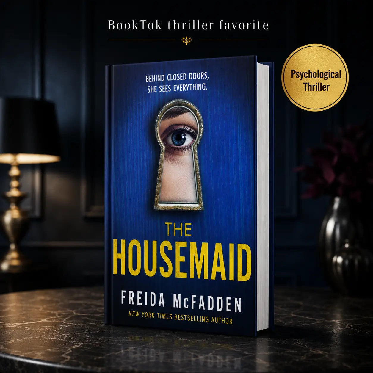 The Housemaid Engelse paperback van Freida McFadden psychologische thriller