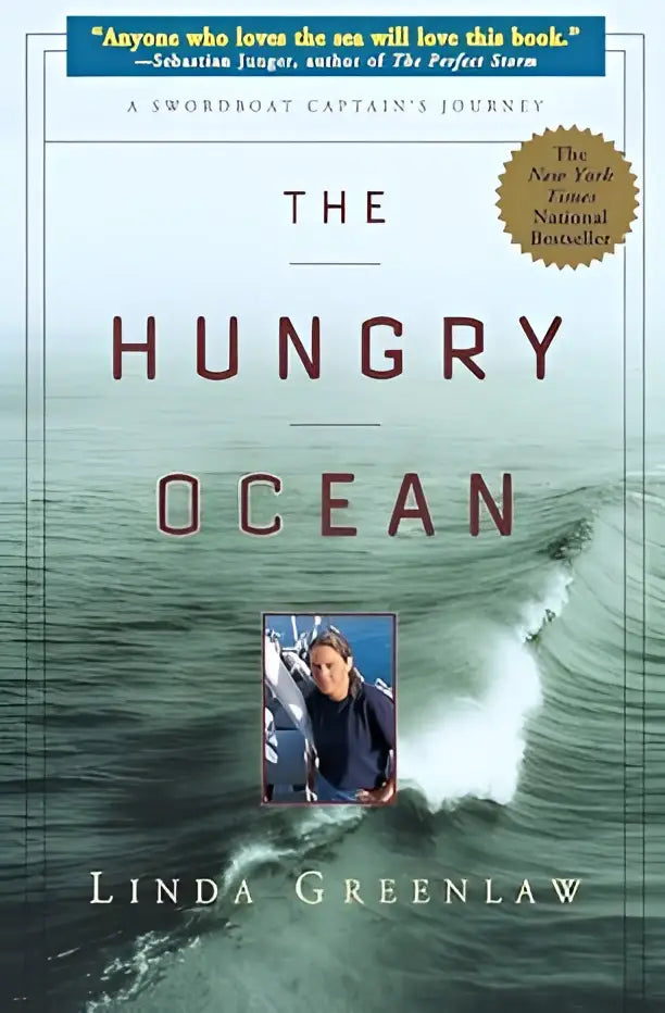 Afbeelding van het boek the hungry ocean van linda greenlaw met een golf op de omslag en de auteur op een boot