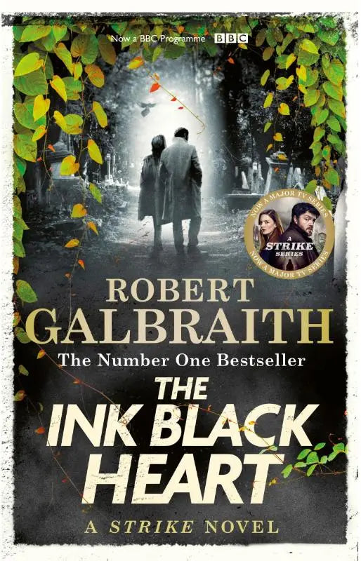 The ink black heart paperback met een sfeervolle bosillustratie en opvallende witte letters als internationale bestseller