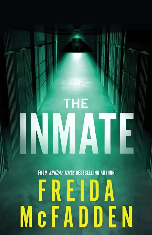 De cover van the inmate toont de titel in wit en de naam van freida mcfadden in geel van de sunday times bestselling author