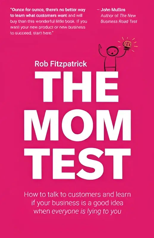 De mom test boek heeft een felroze omslag met witte tekst en een minimalistische tekening over hoe te praten met klanten
