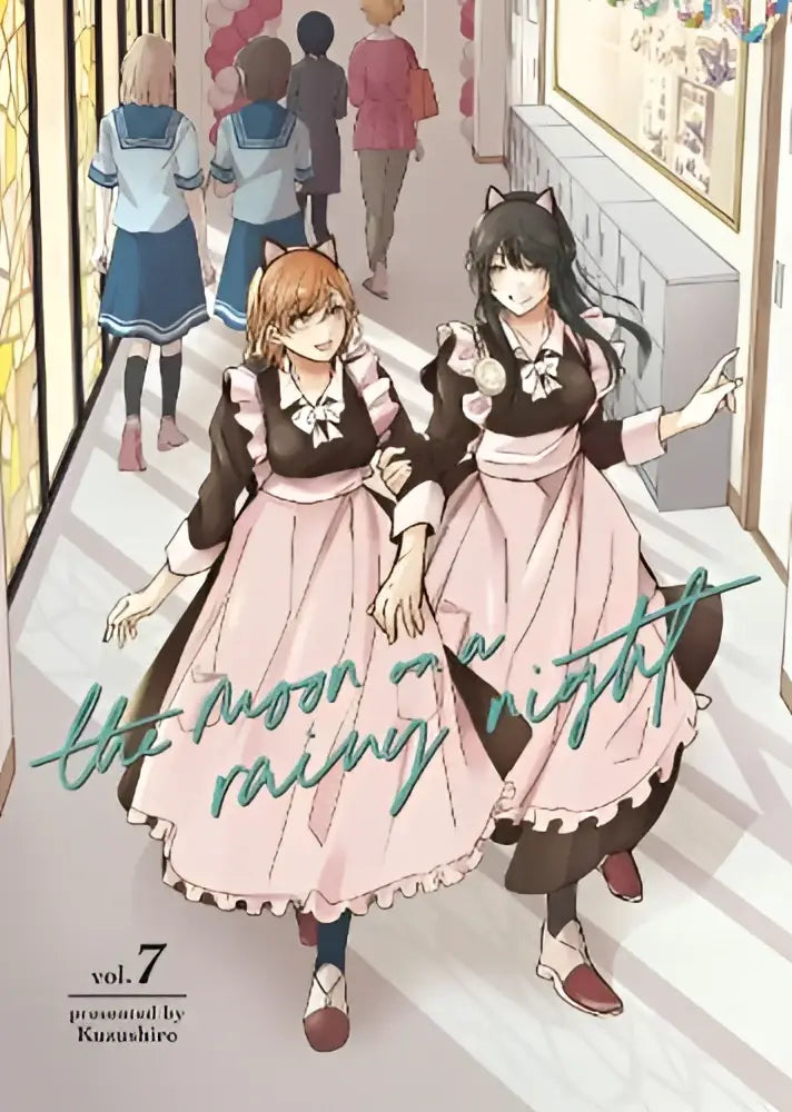 De cover van the moon on a rainy night volume 7 toont twee anime meisjes in roze en zwart maid outfits met kant