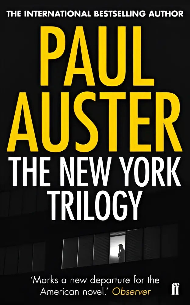 De new york trilogy van paul auster met een zwarte omslag en opvallende gele en witte tekst over the locked room