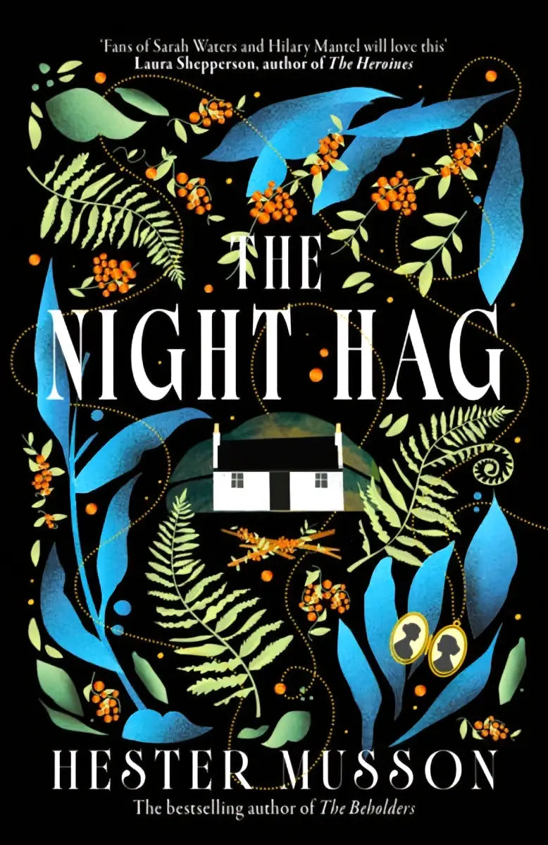 The night hag boekcover met zwarte achtergrond en blauwe en groene botanische illustraties rondom de titel