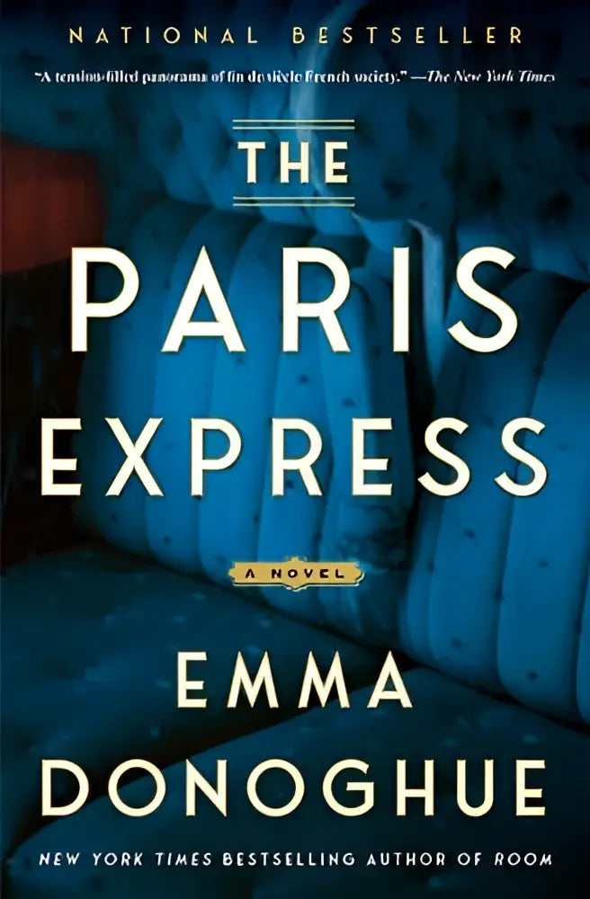 The paris express een roman van emma donoghue met witte letters op een diepblauwe kaft en vintage treinzetels