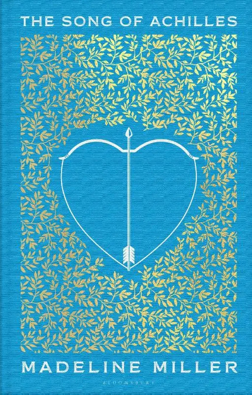 Blauwe boekcover van de 10th anniversary edition van the song of achilles met een wit hartvormig boog en pijlontwerp