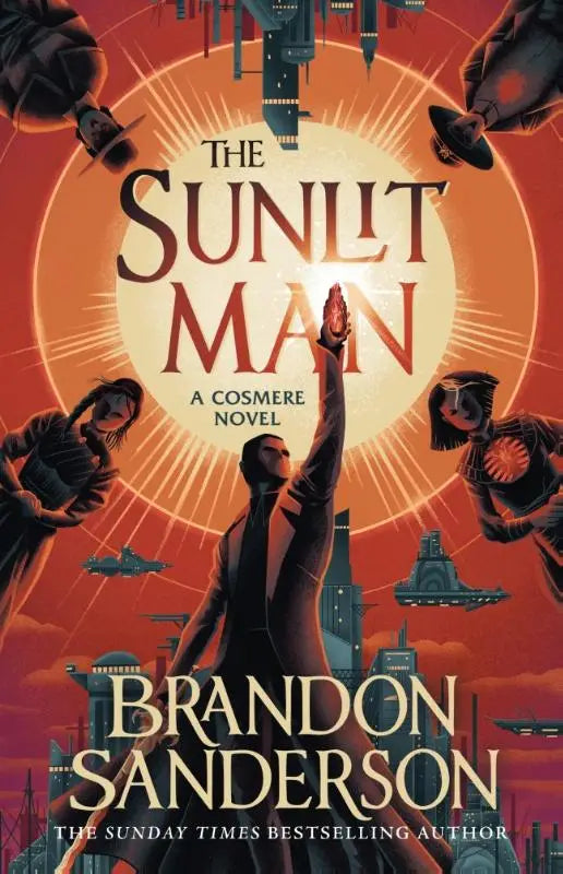The sunlit man cosmere standalone boek toont figuur in donkere kleding met opgeheven hand en zwevende steden op oranje achtergrond