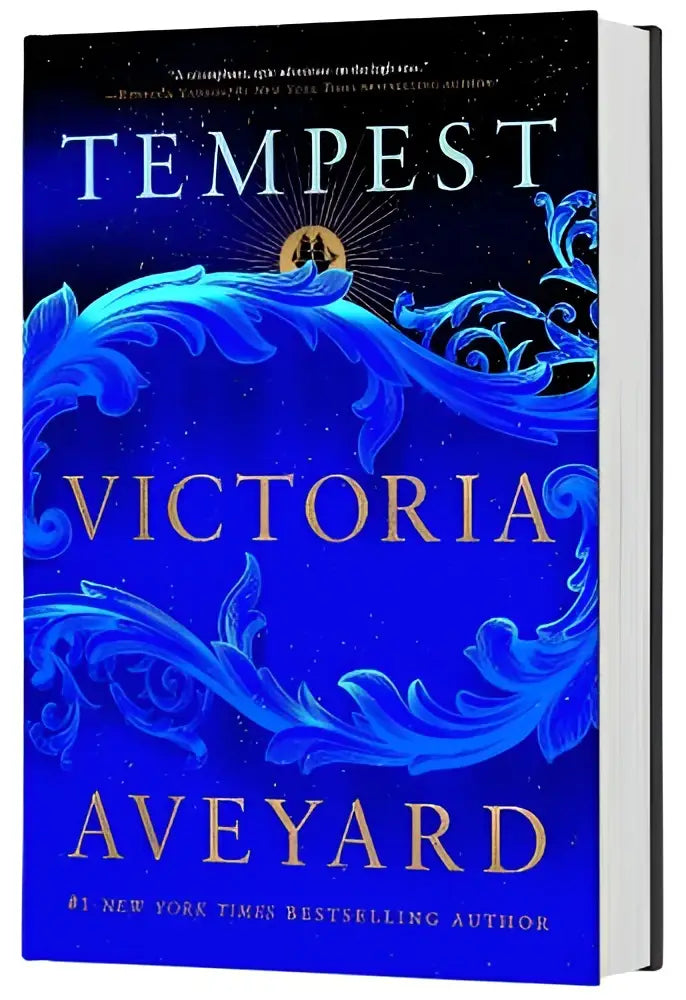 Een diepblauw hardcover boek van the tempest standaard editie door victoria aveyard met zilveren ornamenten tegen de lyrian zee achtergrond