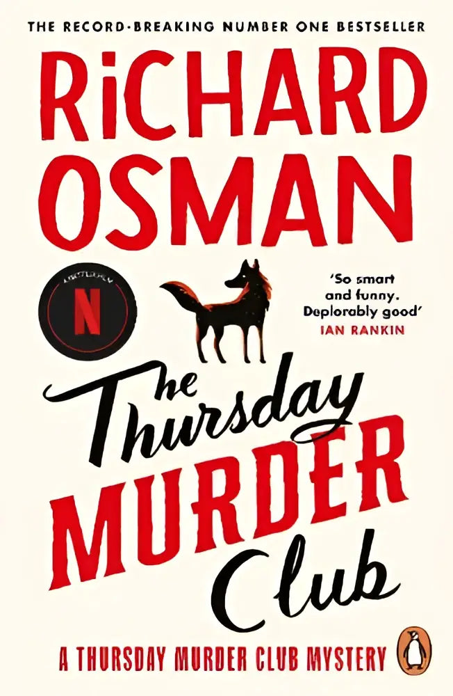 De thursday murder club boekcover toont gedurfde rode en zwarte typografie met een gestileerde vos op een crèmekleurige achtergrond