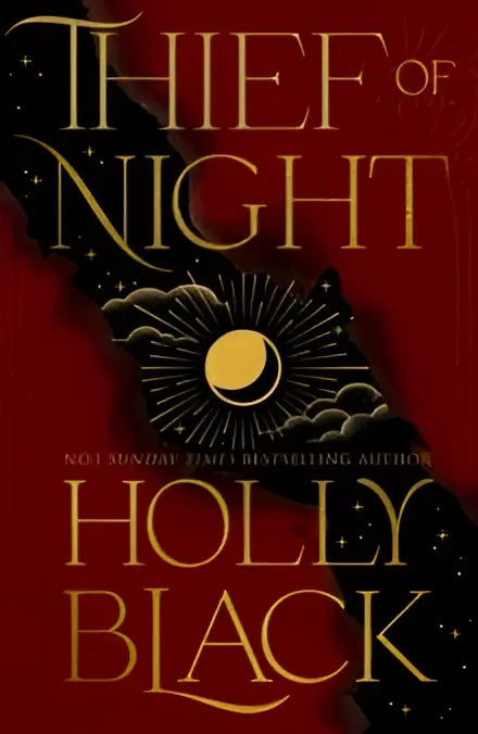 Het boek thief of night van holly black toont een diepe rode omslag met goudkleurige letters en een maansikkel, goed genoeg om te stelen