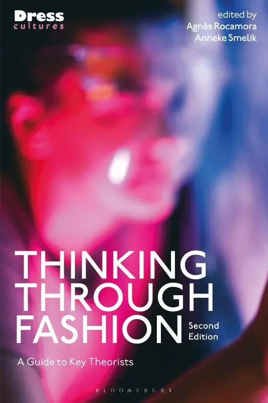 De boekomslag van thinking through fashion tweede editie een gids voor key theorists bewerkt door agnès rocamora en anneke smelik