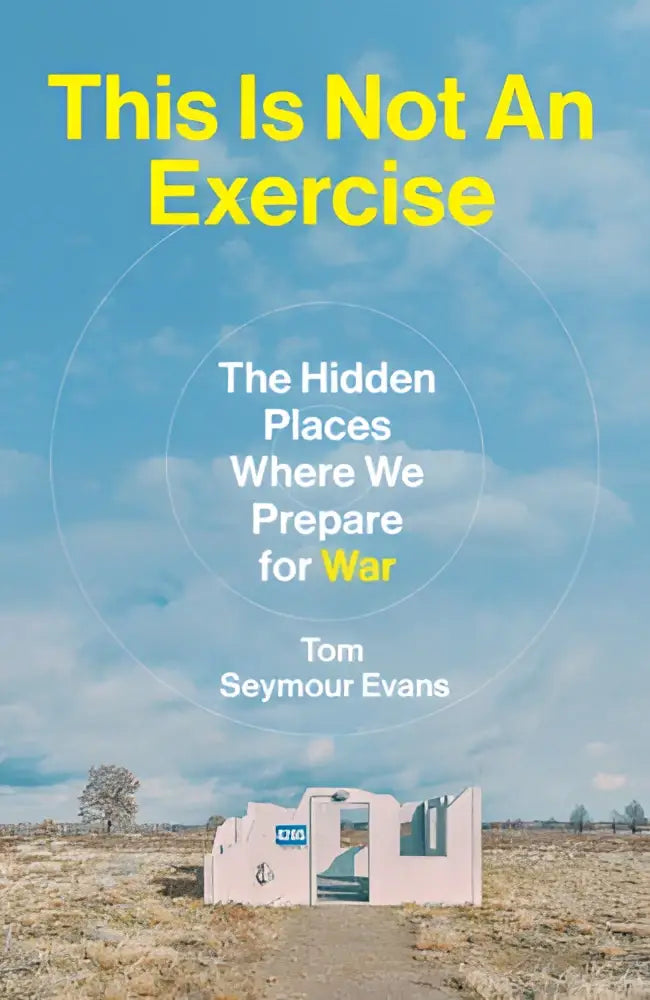 De boekcover van this is not an exercise van thomas evans toont een minimalistisch pastelroze bouwwerk met witte lijsten en blauwe deur tegen een open veld, uitgegeven door bodley head
