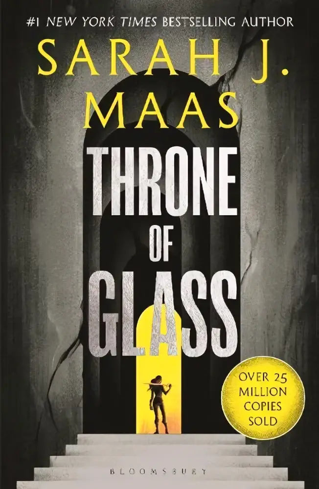 De boekomslag van throne of glass toont een silhouet onder een verlichte boog en is van de sunday times best-selling auteur