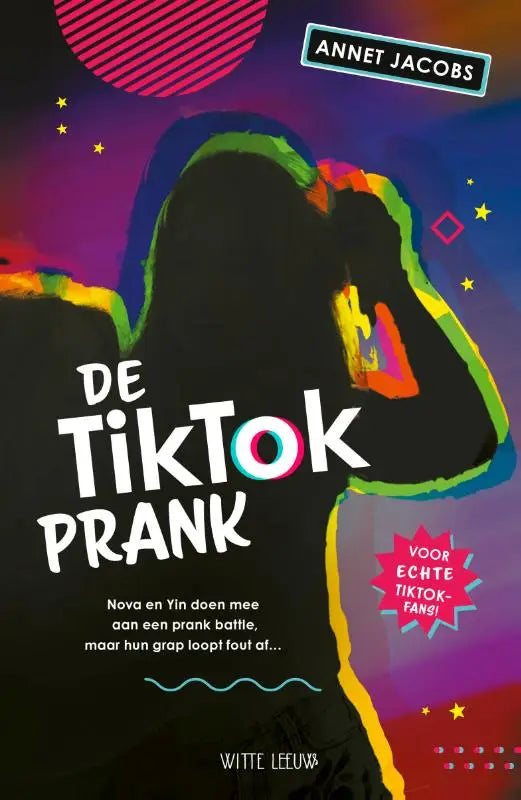 Vibrante silhouette van een persoon met regenboogcontouren tegen een psychedelische paarse en oranje achtergrond in de tiktok prank productafbeelding