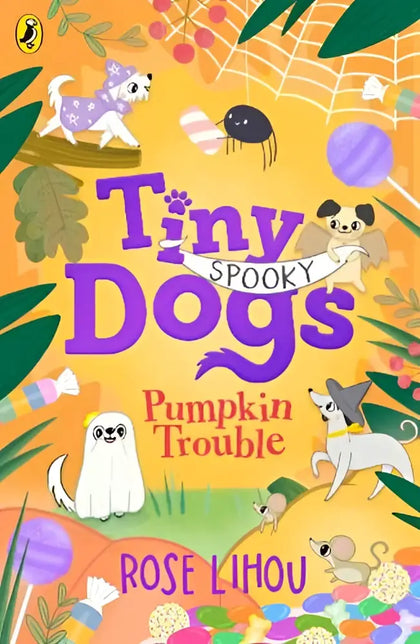 De levendige oranje kaft van tiny dogs pumpkin trouble door rose lihou toont grappige honden in halloweenkostuums