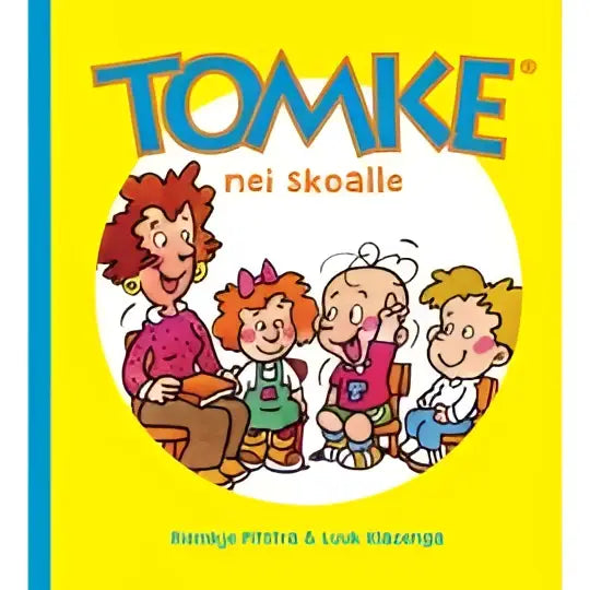 Gele boekomslag van het product tomke nei skoalle met cartoonfiguren uit de tomke nei skoalle serie