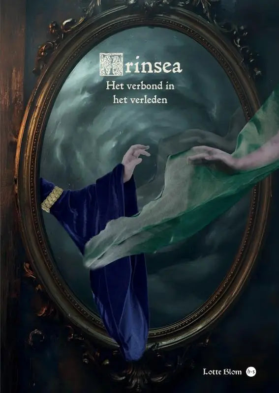 Een sierlijke goudkleurige ovale spiegel van het product trinsea het verbond in het verleden met een droomachtige reflectie