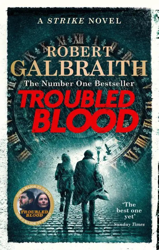 De boekcover van troubled blood door robert galbraith met donker teal achtergrond en twee silhouetten bij een lantaarnpaal winnaar crime and thriller british book of the year award 2021