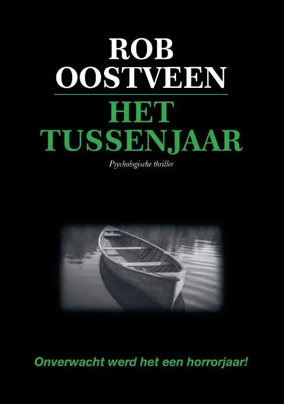 Zwart-wit foto van een kleine roeiboot op rustig water passend bij het tussenjaar onverwacht horrorjaar