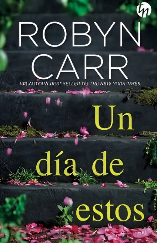 De boekcover van un día de estos door Robyn Carr toont gele titel op donkere stenen trap met roze bloembladen