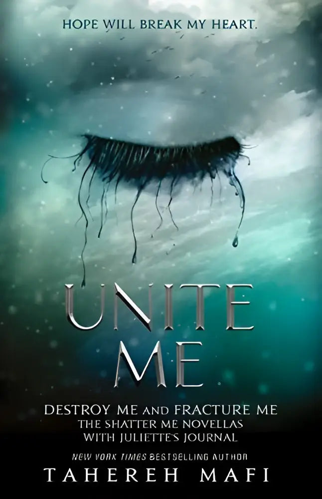 De cover van het boek unite me toont een opvallend zwarte wimper tegen een etherische teal en grijze achtergrond