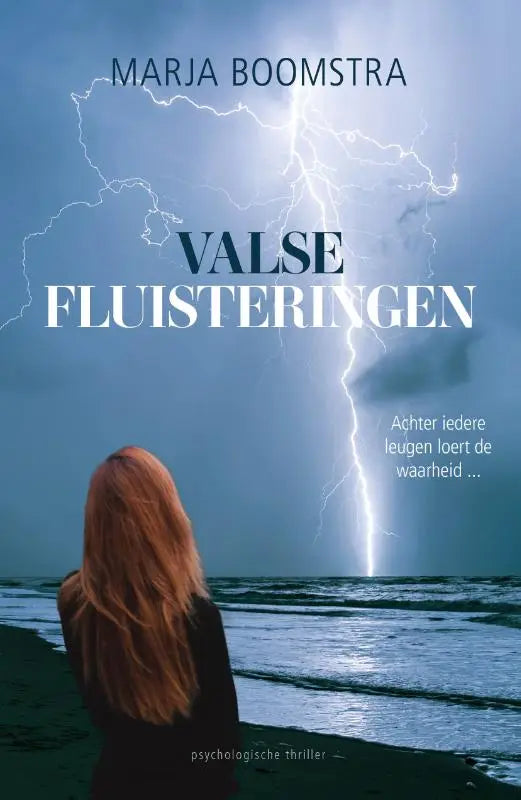 De boekcover van valse fluisteringen toont een vrouw met rood haar op het strand bij bliksem in de schemering