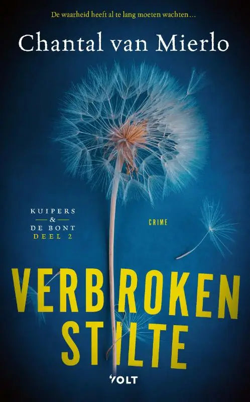 Een delicate en doorschijnende verbroken stilte met een zachte oranje kern en witte pluizige zaden op een diepblauwe achtergrond