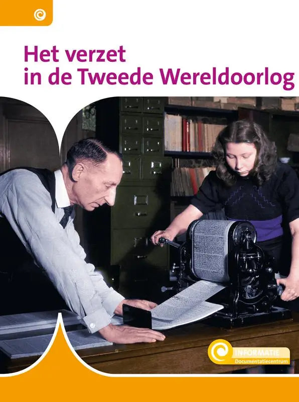Zwarte en zilveren vintage letterpress drukmachine met textuurbeslag gebruikt voor tweede wereldoorlog materiaal