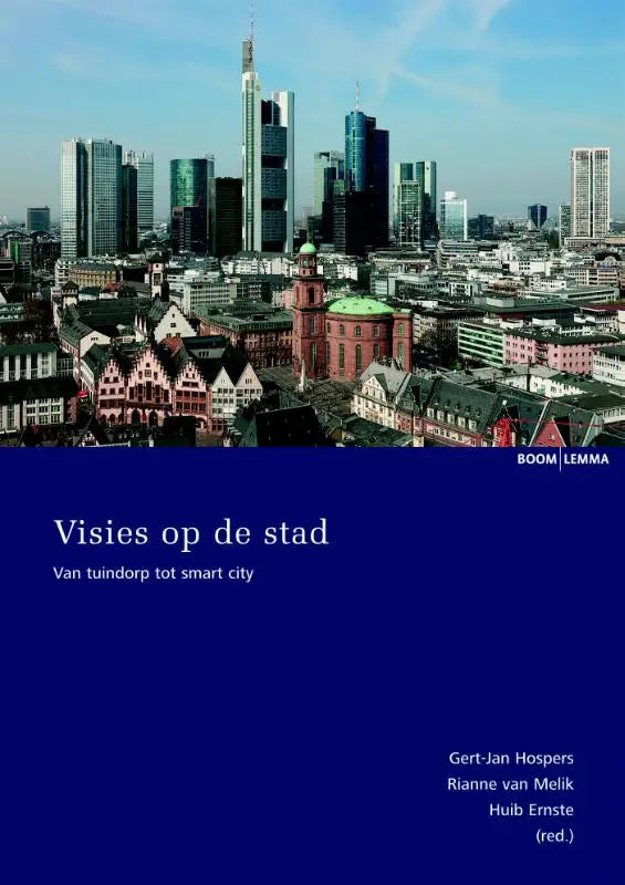 De boekcover van visies op de stad toont een stedenpanorama met moderne en historische gebouwen van koninklijke boom uitgevers