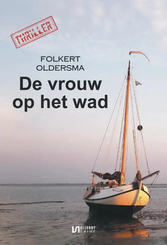 Een witte en gele zeilboot met een hoge mast op kalm water bij zachte lucht voor het product de vrouw op het wad