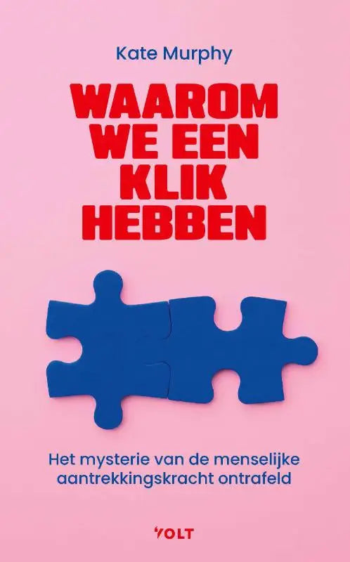 Pink boekcover met rode titel en blauw puzzelstuk bij het boek waarom we een klik hebben menselijke aantrekkingskracht ontrafeld