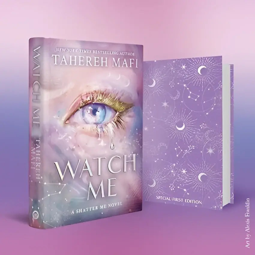 Hardcover editie van watch me door tahereh mafi met een oog met blauwe irissen en gouden wimpers op een paarse achtergrond voor the new republic