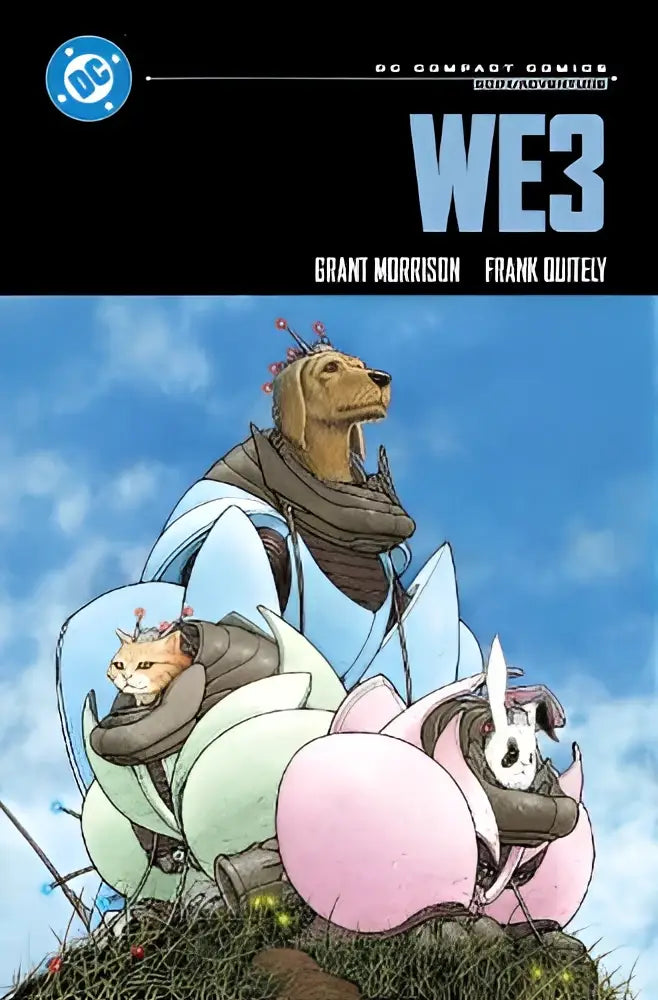 De cover van de dc compact comics edition we3 toont gestileerde antropomorfe dieren in futuristische uitrusting onder een blauwe lucht