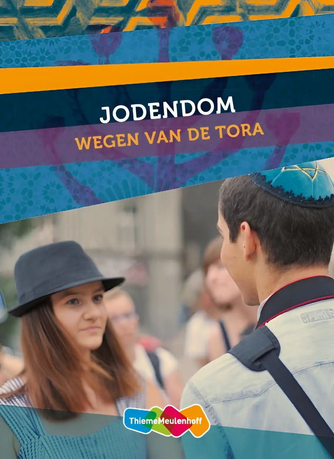 Boek cover van wegen van de tora met blauw en teal patroon en witte en gouden tekst uitgegeven door thiememeulenhoff