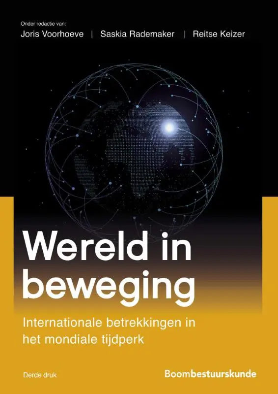 De omslag van het boek Wereld in beweging toont een donkere globe met gloeiende netwerklijnen en gele panelen
