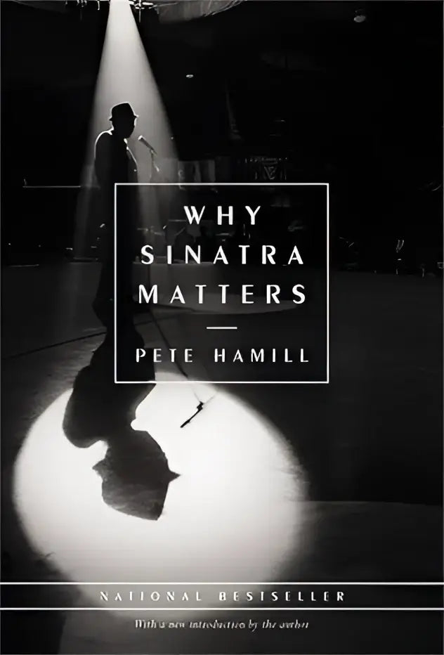 Zwart-wit boekcover met spotlight op Frank Sinatra die saxofoon speelt voor het boek Why Sinatra Matters van Pete Hamill