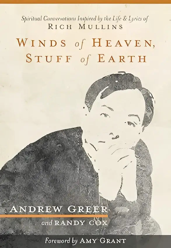 De boekcover toont een zwart-witportret van Rich Mullins met de titel Winds of heaven stuff of earth door Andrew Greer en Randy Cox