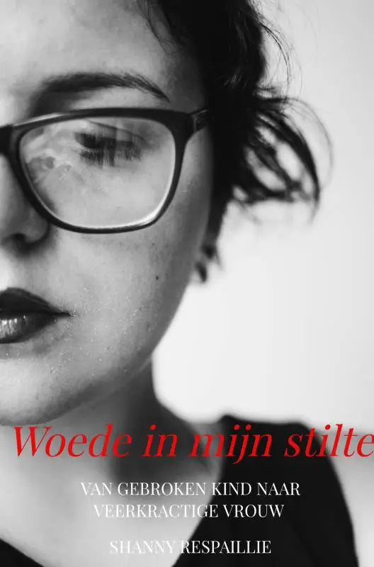 Zwartgerande leesbril met klassiek rechthoekig montuur voor gebroken kind en veerkrachtige vrouw doeleinden