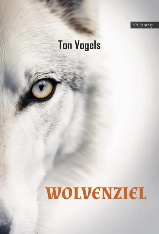 Een close-up van het gezicht van een witte wolf met doordringende amberkleurige ogen op wolvenziel product