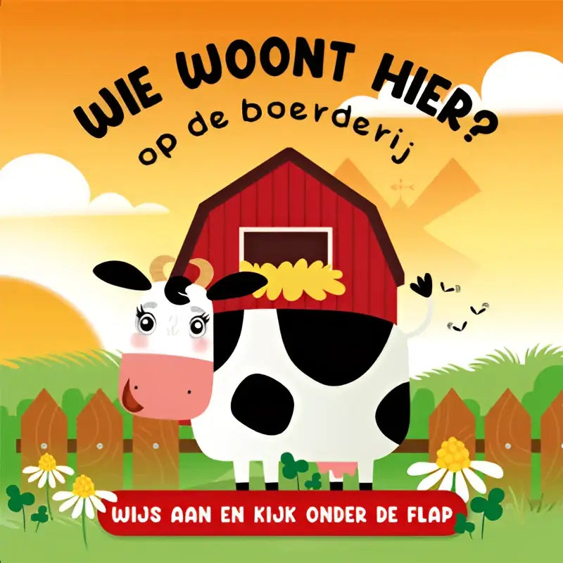 Een cartoon zwart-witte koe met roze neus en zonnebloemhoed staat voor een rode schuur in wie woont hier op de boerderij