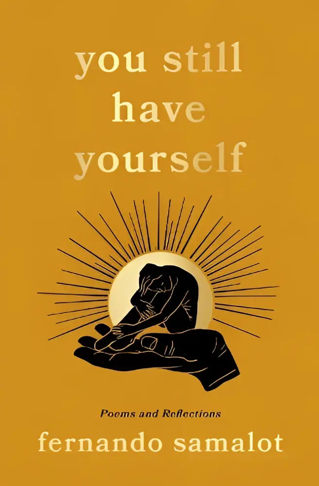 A mosterdgeel boekomslag met een zwarte silhouet van handen die een zonnestraal vasthouden met titel you still have yourself en auteur fernando samalot over gedichten en reflecties