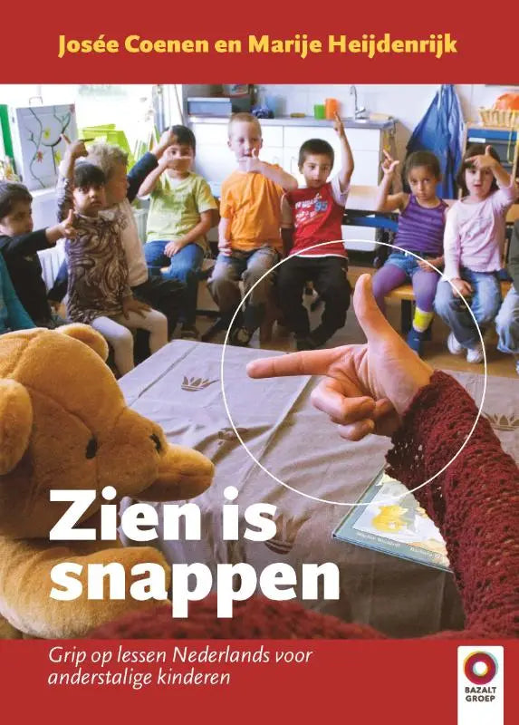 Een pluchen, tan-kleurige teddybeer met zachte textuur voor lessen nederlands voor anderstalige kinderen