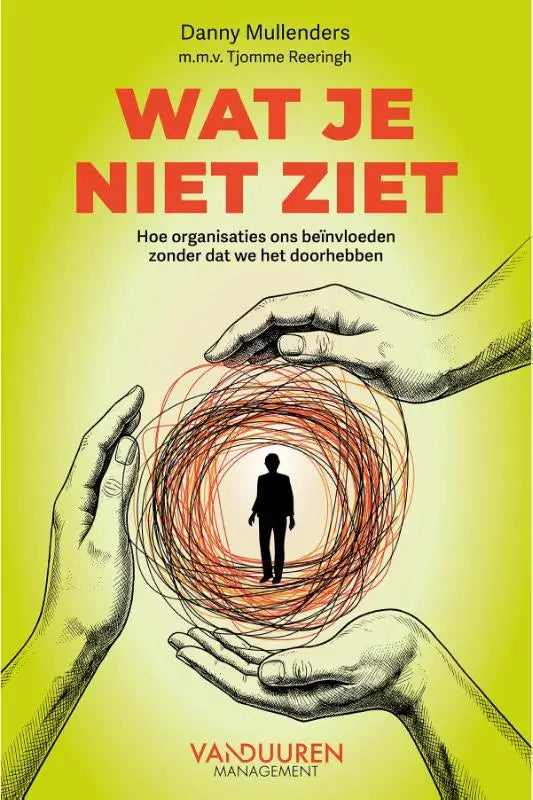 Bright yellow boek cover van wat je niet ziet met rode hoofdletters en zwart-witte handen rond een centrale persoon
